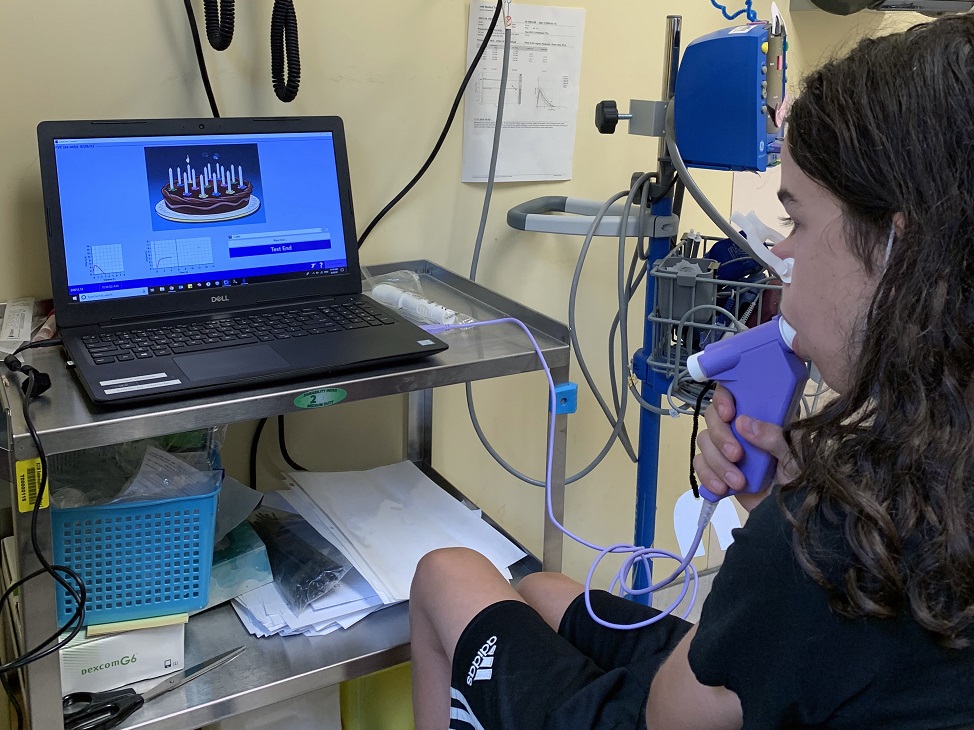 Vancouver: Max performing a spirometry test